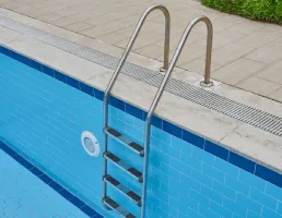 หมวดหมู่อุปกรณ์สระว่ายน้ำ บันไดสำหรับสระวา่ยน้ำ / Pool Ladder